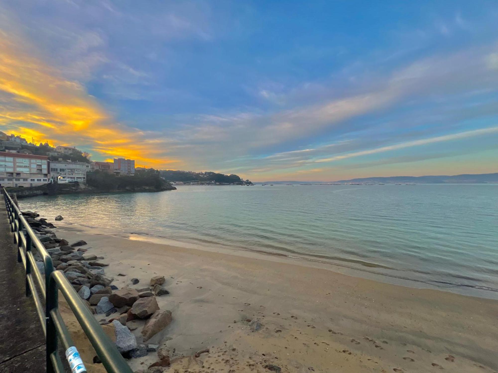 Apartamento Centrico Cerca De La Playa Bueu Ngoại thất bức ảnh